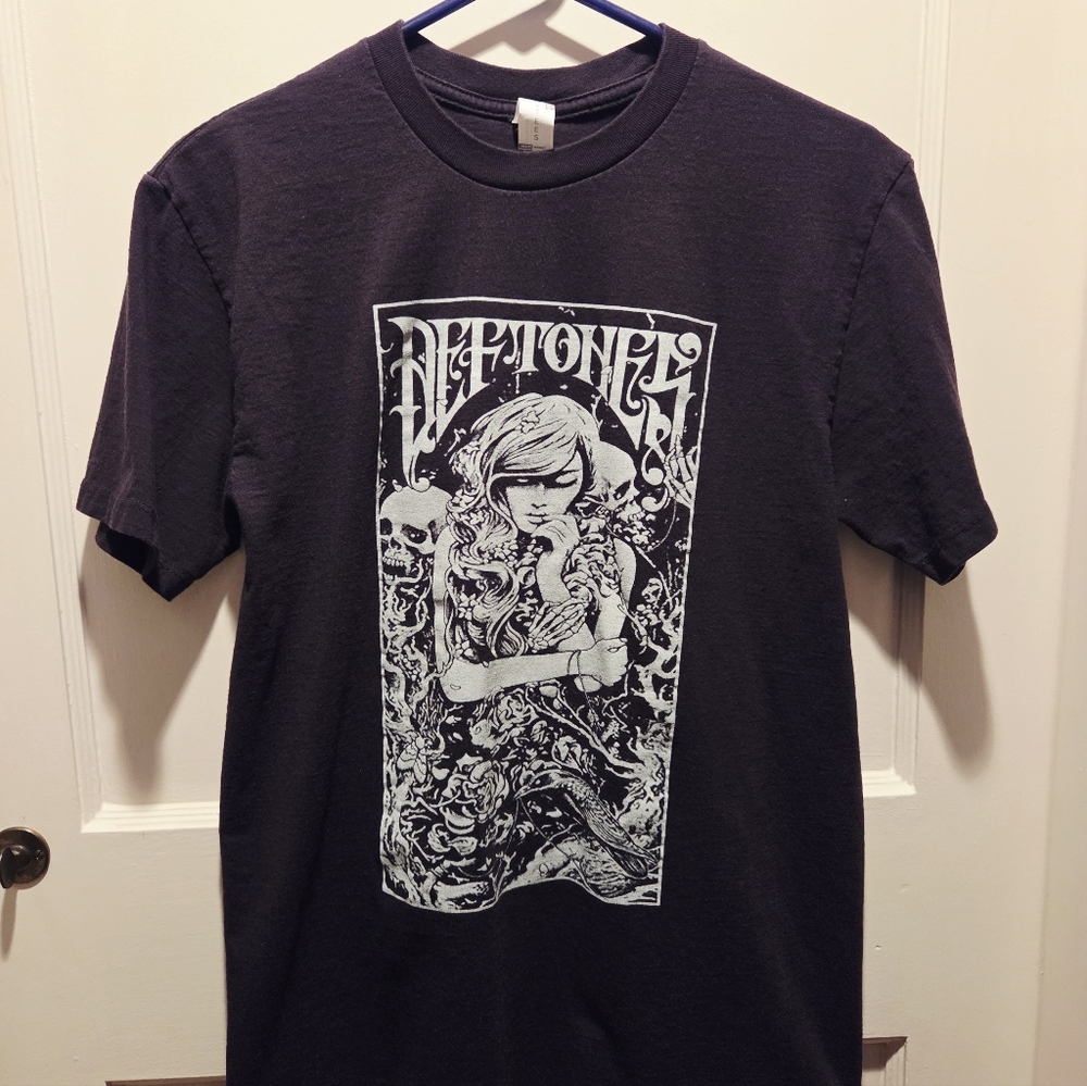 Deftones Unisex Tshirt Medium
